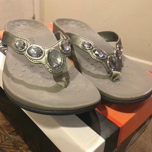 Vionic Dee Toe Post Flip Flop Sandal Women’s Sz 8